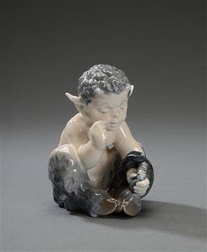 Royal Copenhagen. Figur af porcelæn i form af faun nr. 1412