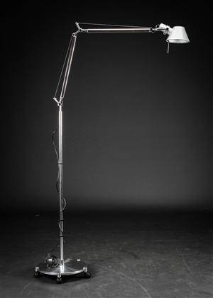 M. De Lucchi og G. Fassina. Tolomeo gulvlampe