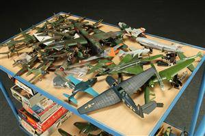 En stor samling modelfly