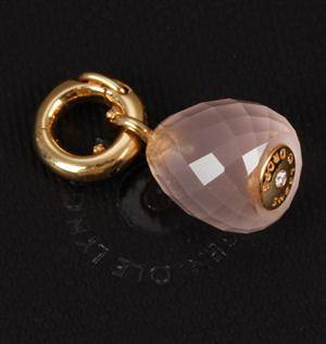Ole Lynggaard. Sweet Drops charm af 18 kt. rødguld med rosakvarts og brillant