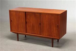 Dansk møbelproducent. Reol  skænk af teak.