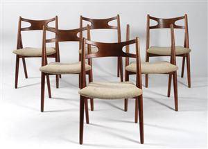 Hans J. Wegner. Seks savbukkestole af teaktræ, model CH-29. 6 