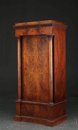 Senempire piedestalskab af mahogni, ca. 1830