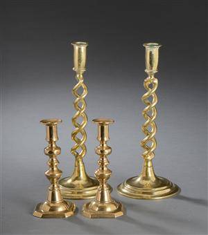 To par engelske stager af messing. 1800-tallet 4