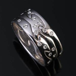 Georg Jensen. Fusionsring, 18 kt hvidguld m 23 brillanter. Design Nina Koppel Georg Jensen.