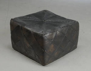 Puf af læder  Denne vare er sat til omsalg under nyt varenummer 4192283