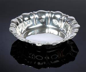 Hugo Grün. Bordskål af sølv med bølget fane, anno 1931