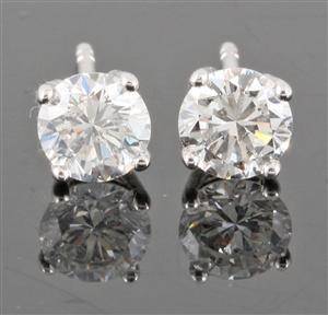 Earrings in 18k set with brilliant cut diamonds 1.12 ct