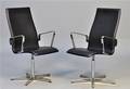 Arne Jacobsen. Et par Oxford - Red Label armstole, model 3271. 2 