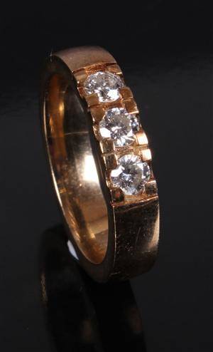 Bræmer Jensen. Alliance ring, 14 kt. guld, brillanter