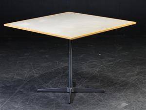 Arne Jacobsen. Cafébord.