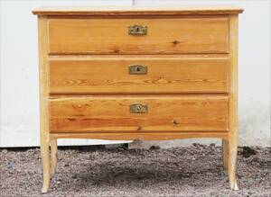 Byrå med tre lådor, 1900-talets första hälft