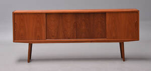 Dansk møbelproducent. Lav skænk i teak