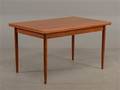 Spisebord med udtræk af teak