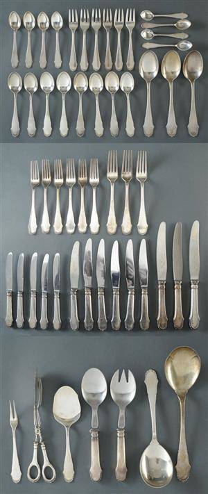 Bestik af sølv Christiansborg, bestående af 54 dele.
