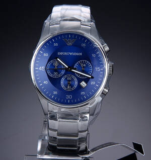 Armani AR5860. Herrechronograf i stål med blå skive