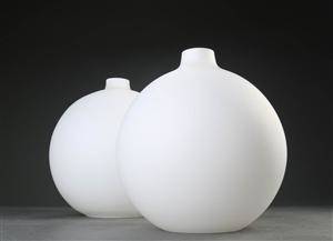 Vilhelm Wohlert. To skærme af opalglas til Satelit pendel 2