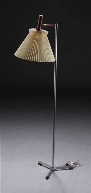 Jo Hammerborg stander med le klint skærm