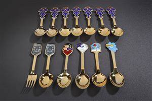 A. Michelsen. Julebestik, forgyldt sølv med emaljearbejde 13