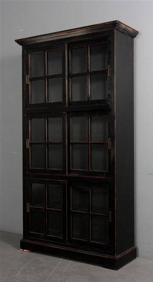 VitrineskabSkab, sort antikbemalet træ.