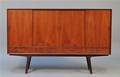 Dansk møbelproducent. Fritstående skænk i teak, 1950erne