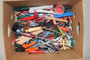 Låda med diverse verktyg 