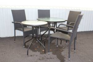 Cafébord 2 st med stolar 4 st