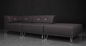 Nomad DOT modulsofa betrukket mørkegråt møbelstof med læderknapper 