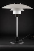 Poul Henningsen. PH 4½  3½ bordlampe med stamme og fod af forkromet metal