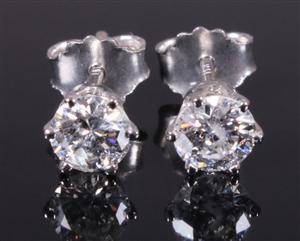 Par brilliantørestikkere, ca. 0.63 ct