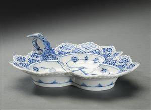 Royal Copenhagen Musselmalet helblonde bladformet skål nr. 1077