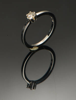 Solitairering af 14 kt hvidguld, ca. 0.22 ct