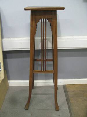 Piedstal, Mahogny
