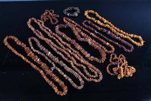 Samling upoleret rav halskæder og armbånd 543,7 gram11