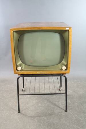 TV Grundig med stativ