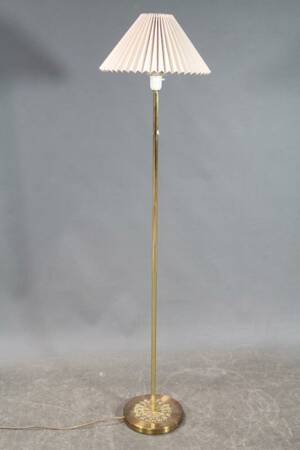 Golvlampa i mässing