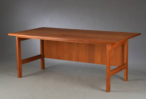Stort skrivebord af teak  Denne vare er sat til omsalg under nyt varenummer 4773803
