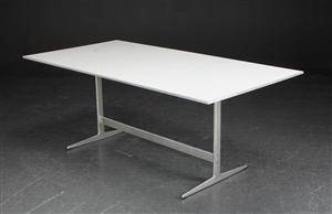 Arne Jacobsen. Rektangulært bord