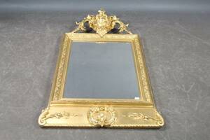 Spegel med förgylld träram