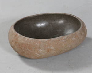 Unika trug  bassin udhugget i stor flodsten