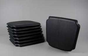 Hyndesæt til Hans J. Wegners Y- stol. Sort læder. 8