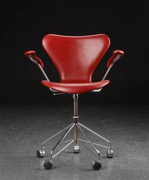 Arne Jacobsen. Kontorstol med armlæn, model 3217