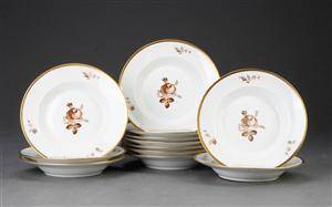 Kgl. P. Brun blomst. 12 dybe tallerkner 12