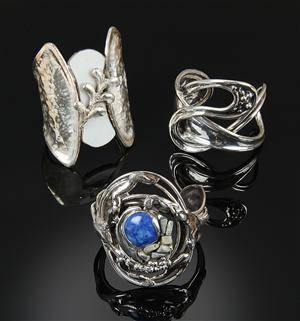 Jacob Hull. Tre armringe af forsølvet metal 3