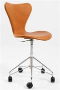 Arne Jacobsen. Kontorstol, AJ 3107. Cognac.