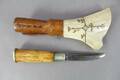 Kniv med skaft i björk, slida i skinn och ben 