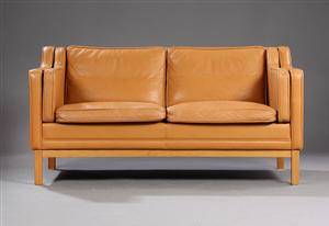 Dansk møbelproducent. To-pers sofa. Læder