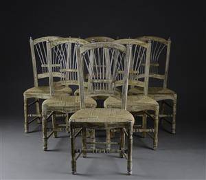 Sæt på seks stole af hvid og grålakeret træ.  6