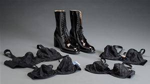 Parti med undertøj samt 3 par støvler, Triumph og Freelance 26