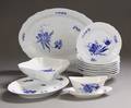 Kgl. Porcelæn. Dele til Blå Blomst middagsservice. Svejfet.12